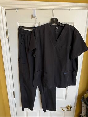 Dagacci scrub sets